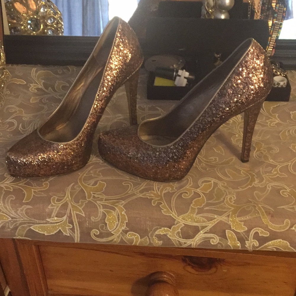 Heels - Picture 3 of 3